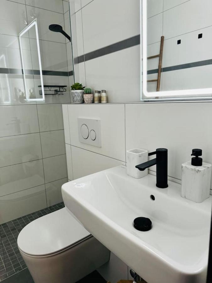 Klassen Stay - Design Studio In 11 Etage - Tolle Aussicht - Sauna, Pool - Netflix Lahnstein Exterior foto